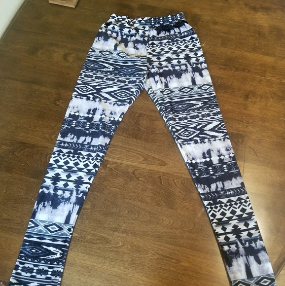 Super rad, very soft No Boundaries leggings - Picture 1 of 2